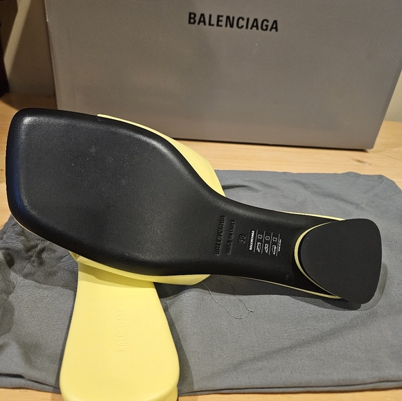 Balenciaga Duty Free Nude Sheepskin Leather Logo Flat Sandals Size EU 38 - Picture 3 of 6